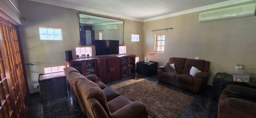 5 Bedroom Property for Sale in Wilkoppies North West